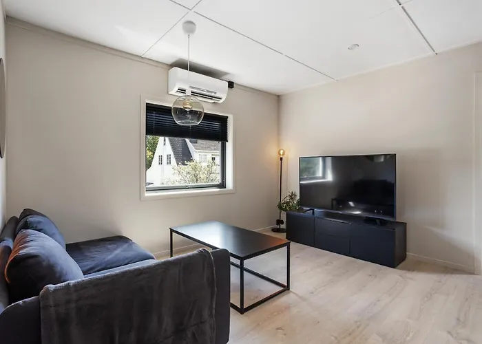 2 Bedroom Apartment W/ Parking & Balcony