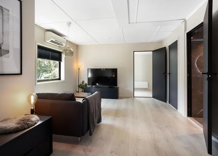 2 Bedroom Apartment W/ Parking & Balcony