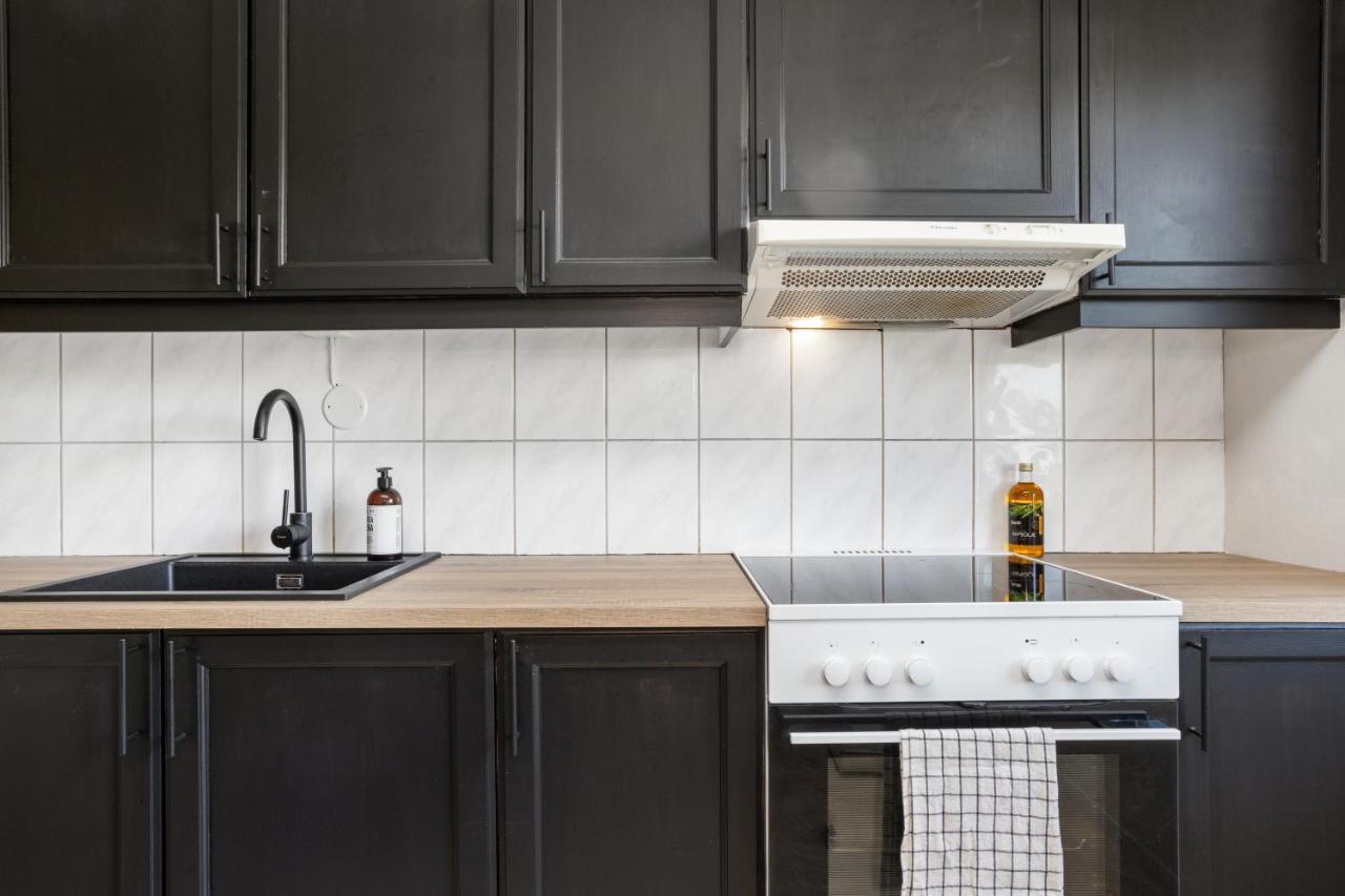 2 Bedroom W/ Parking & Balcony *