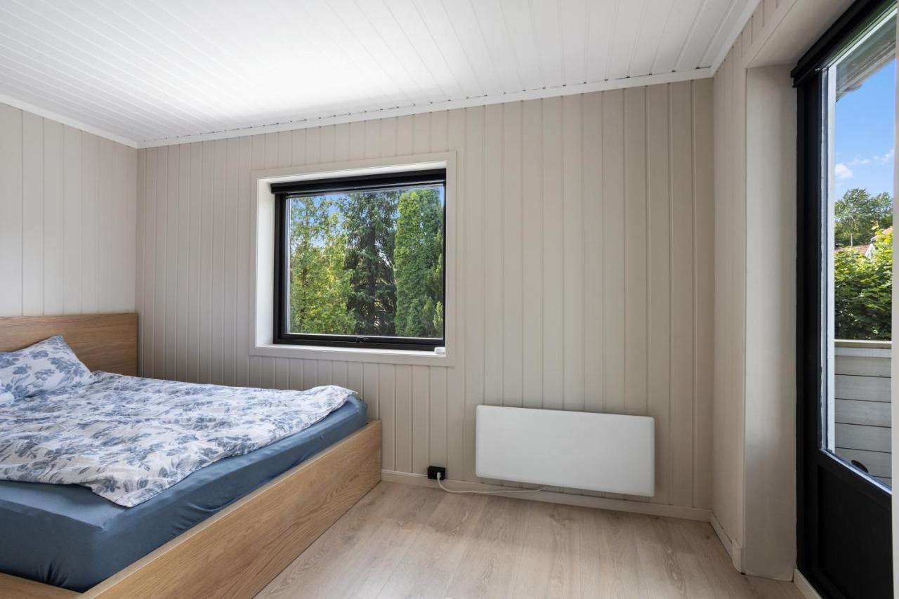 2 Bedroom W/ Parking & Balcony Apartment *