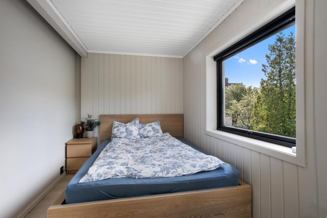 Lägenhet 2 Bedroom W/ Parking & Balcony *
