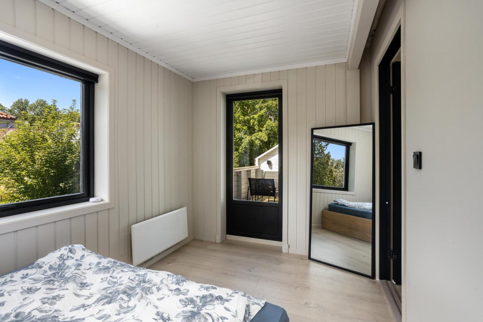 2 Bedroom W/ Parking & Balcony *